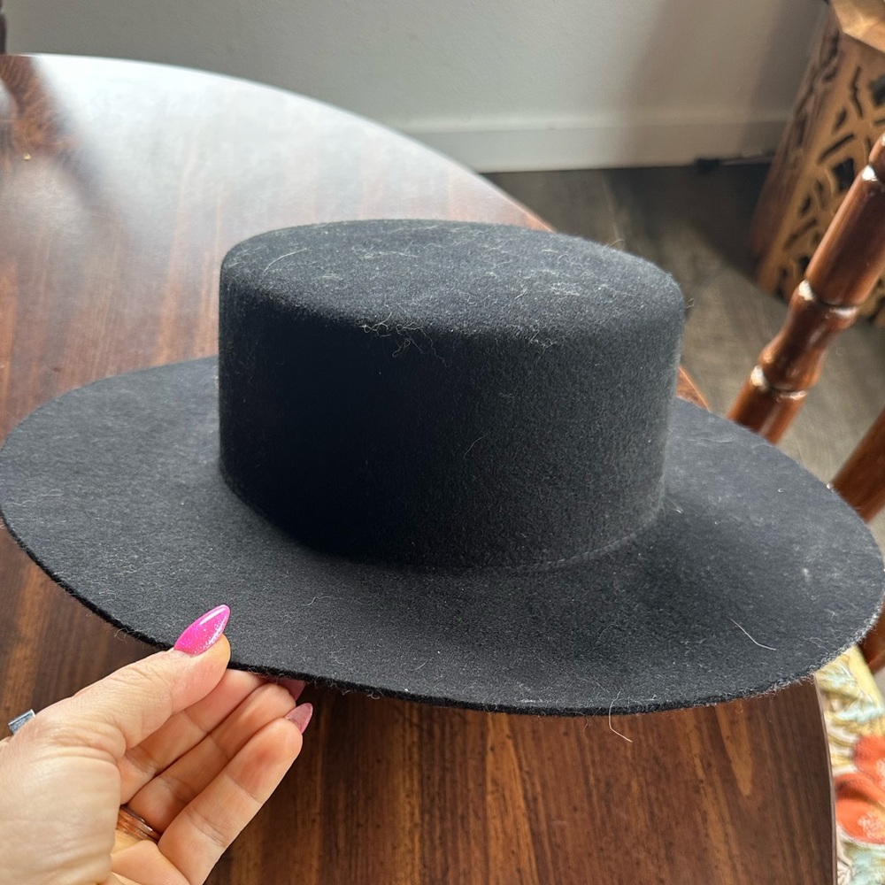 Gigi Pip hat. Size small worn once.